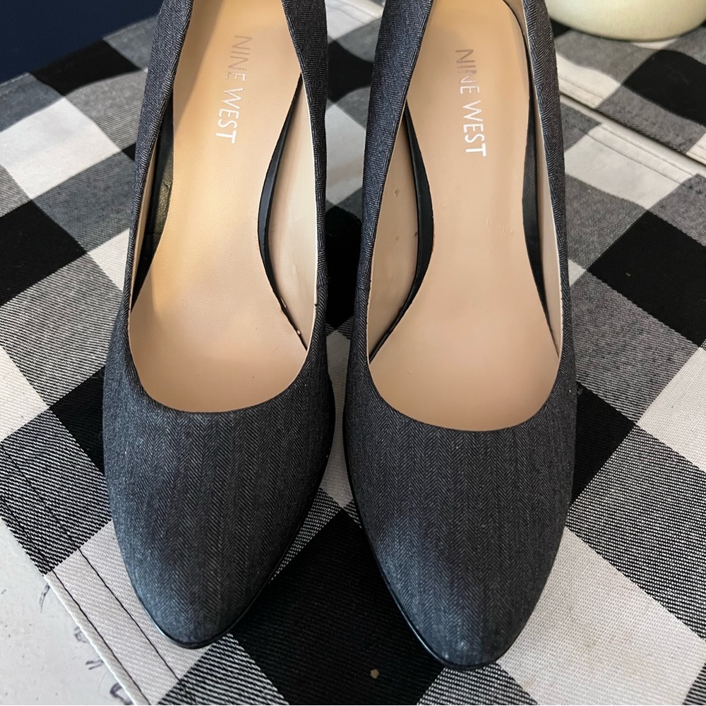 Nine West Grey cloth heels size 7